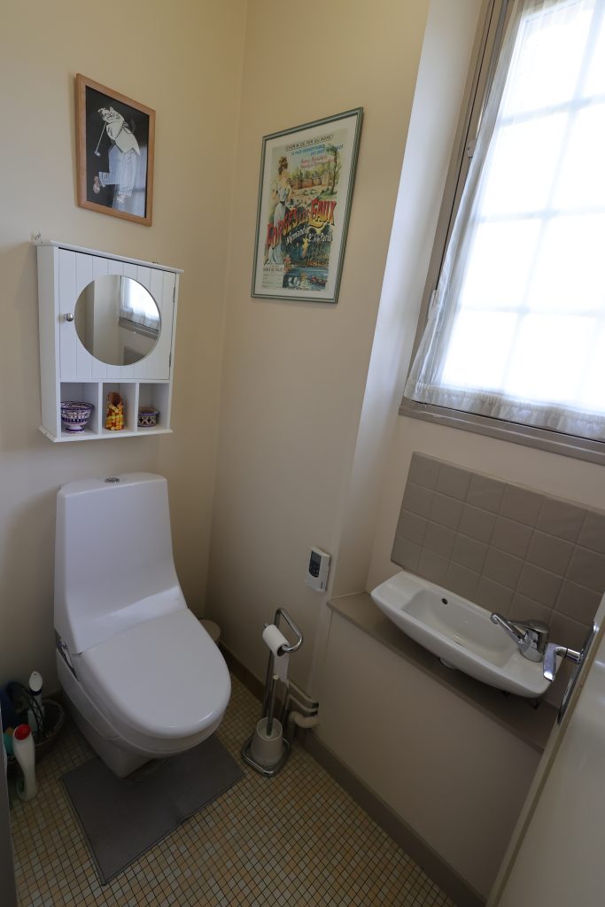 Salle de bain du 1er étage - gîte Le Priolat à Saint-Cyprien - vue 4