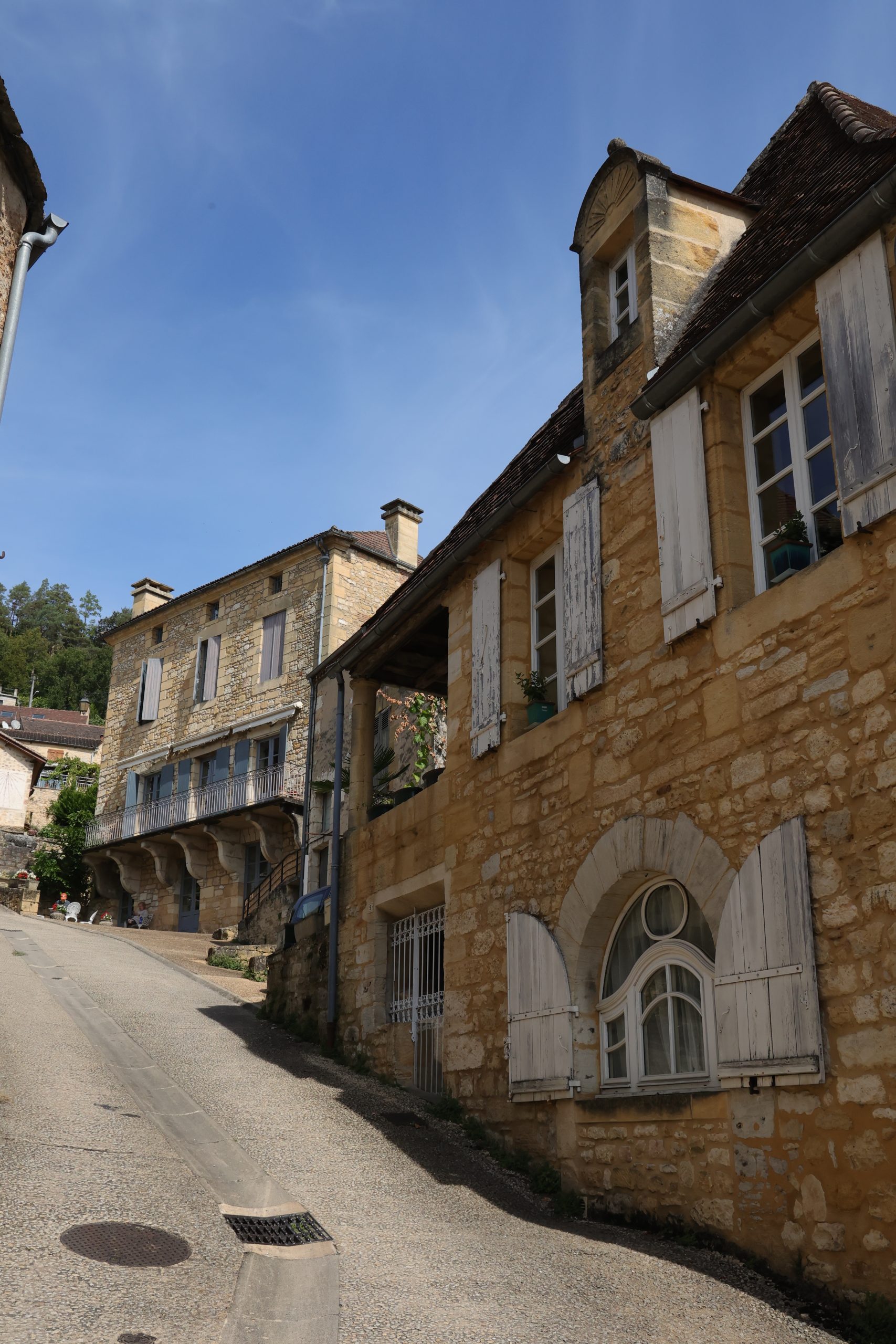 Rue pittoresque de Saint-Cyprien en Dordogne