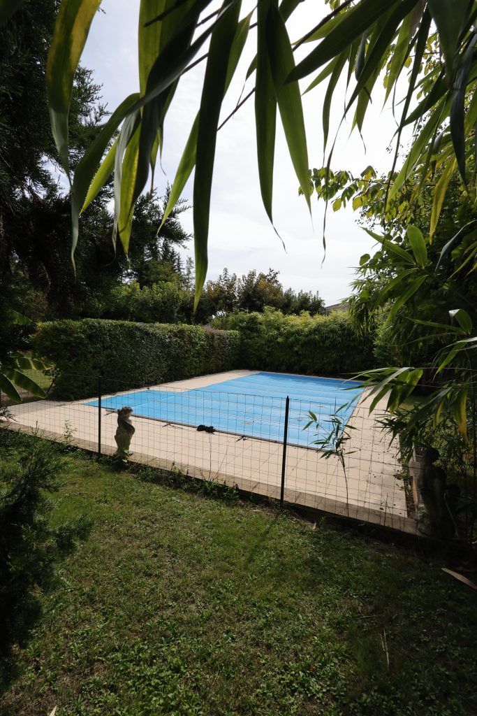 Jardin et piscine du gîte Le Priolat à Saint-Cyprien - vue 6