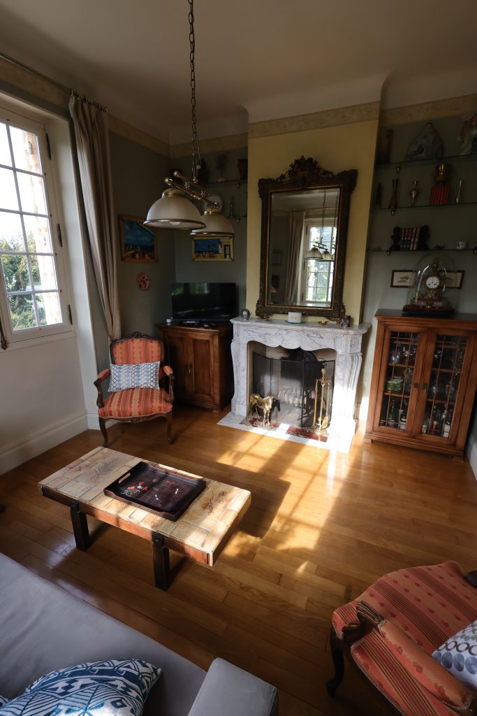 Salon du gîte Le Priolat à Saint-Cyprien - vue 3