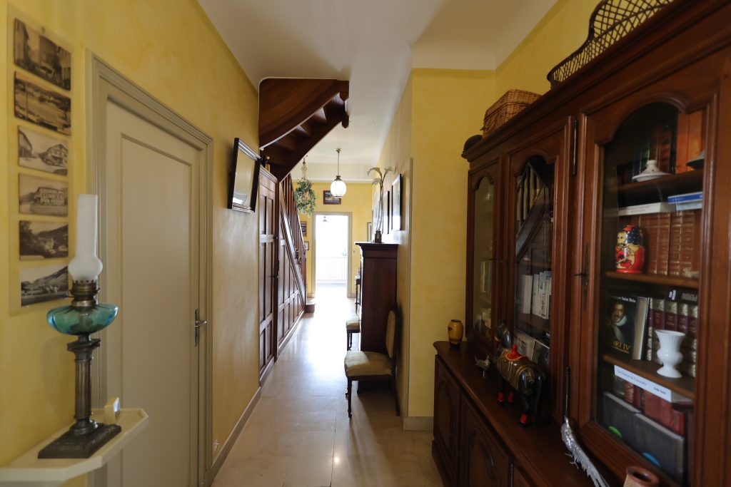 Couloir du gîte Le Priolat à Saint-Cyprien - vue 3